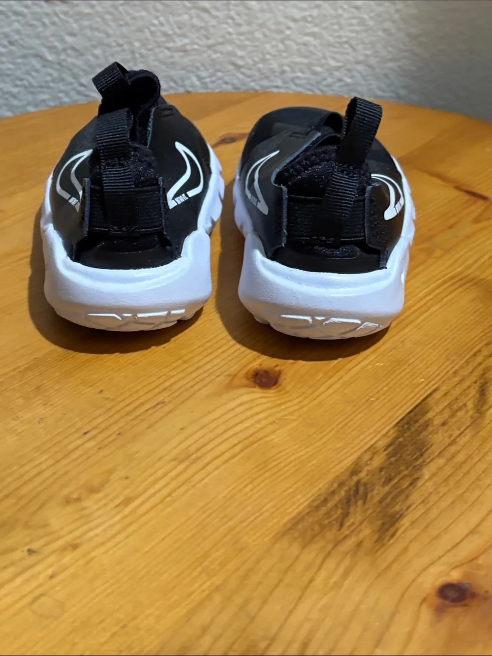 Nike Kids Black and White Slip-On Sneakers with Hook Strap 7C